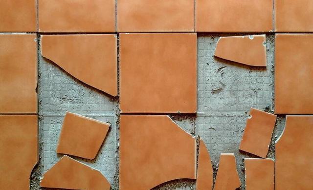 卫生间墙砖空鼓会脱落吗(卫生间墙砖空鼓有什么好办法补救吗)